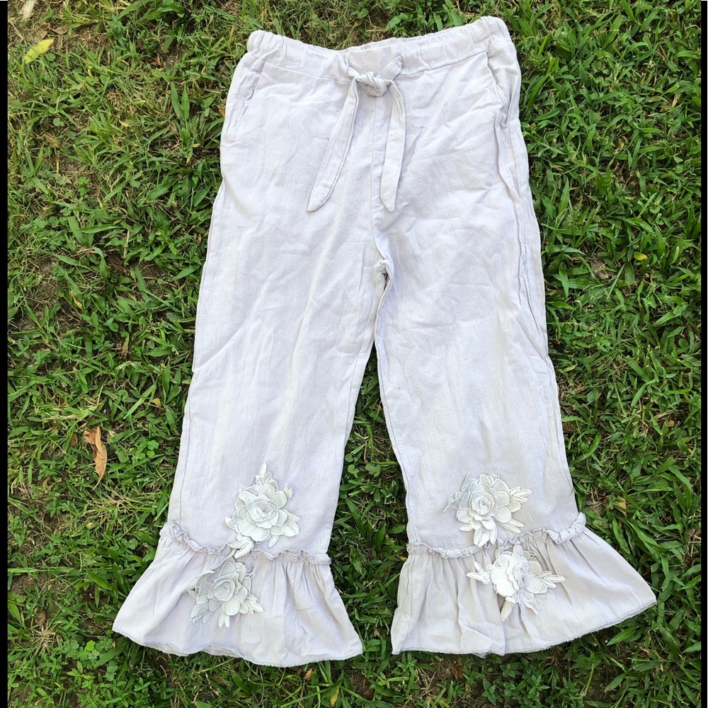 SM-Med pants Capri NWOT Taupe W/Ruffle& Applicas